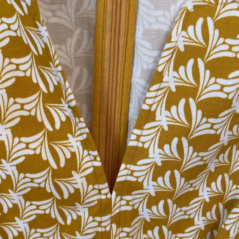 Boden Mustard Yellow & White Printed Sleeveless Shift Dress - Picture 4 of 10